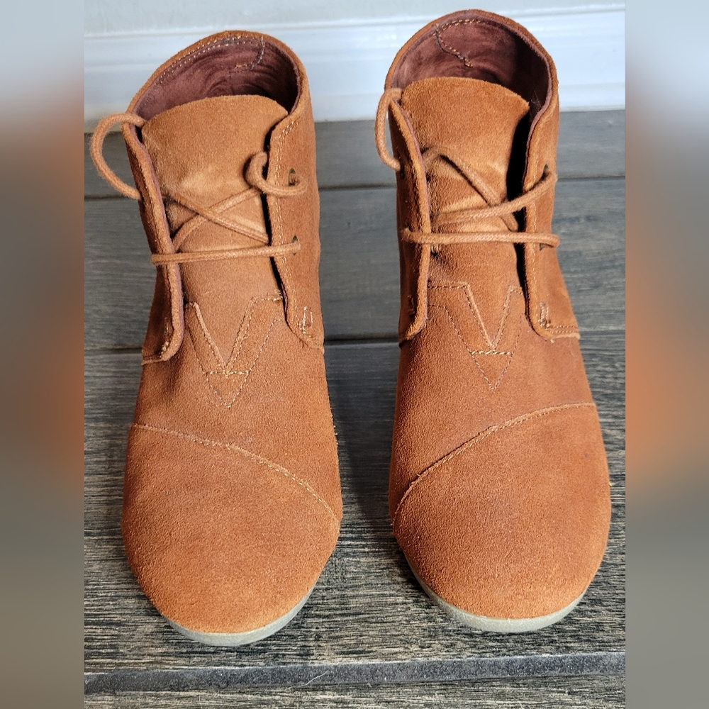 Toms Lace Up Wedge Heel Ankle Booties Brown Suede Camel 300513 /Womans Size 9